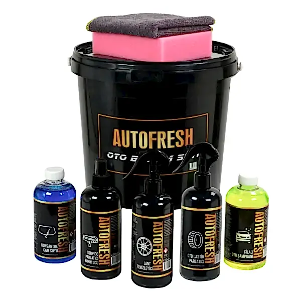 Autofresh oto yıkama seti, jant temizleyici, torpido parlatıcı, lastik parlatıcı, cilalı şampuan ve cam suyu içeren 8 parçalı set.